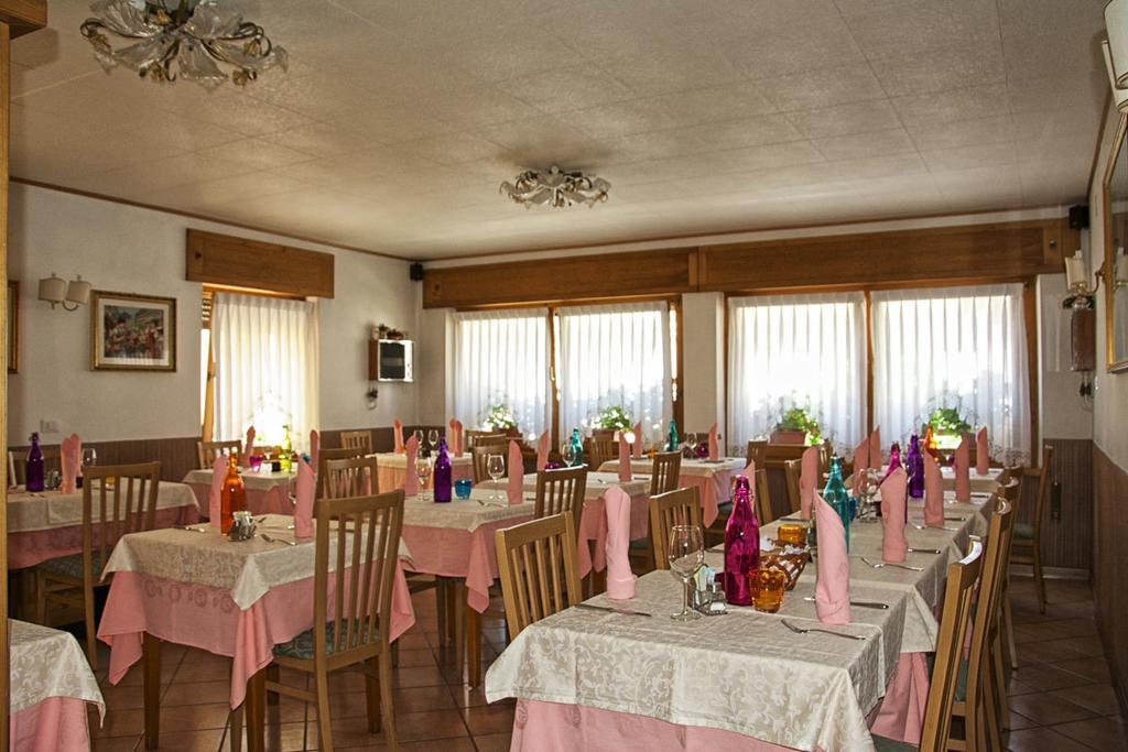 ארונצו די קדורה Albergo Ristorante Iris מראה חיצוני תמונה