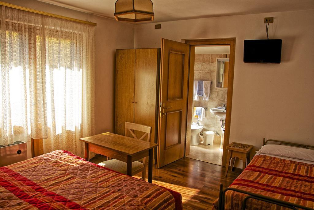 ארונצו די קדורה Albergo Ristorante Iris מראה חיצוני תמונה