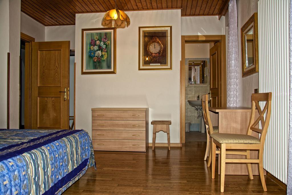 ארונצו די קדורה Albergo Ristorante Iris חדר תמונה
