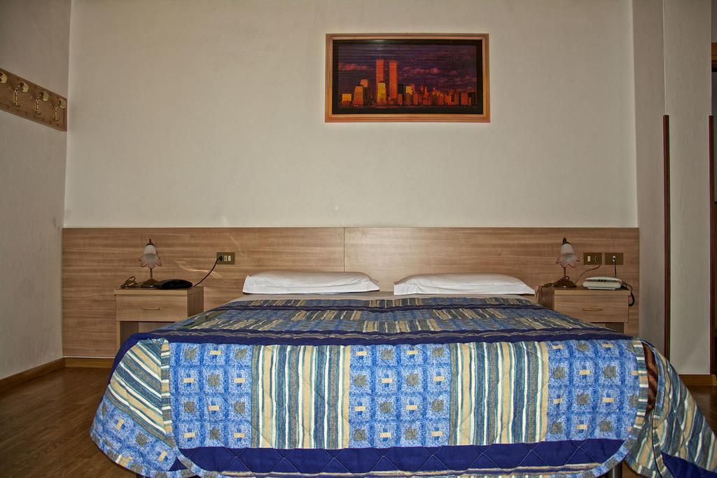 ארונצו די קדורה Albergo Ristorante Iris חדר תמונה