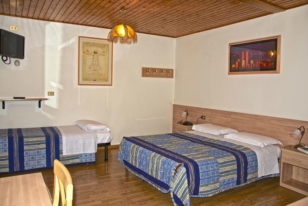 ארונצו די קדורה Albergo Ristorante Iris מראה חיצוני תמונה