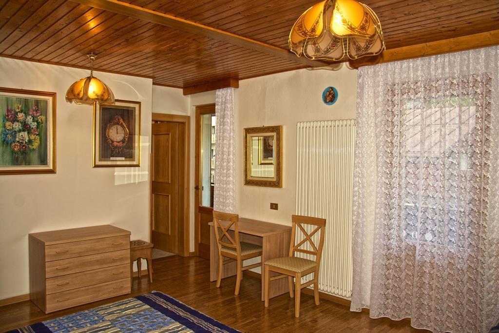 ארונצו די קדורה Albergo Ristorante Iris חדר תמונה